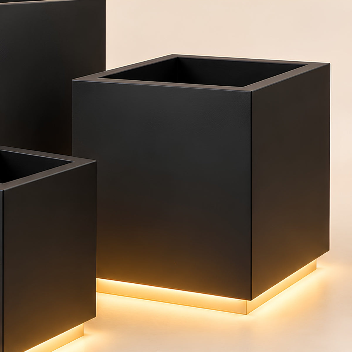 ILLUMINATED SQUARE OUTDOOR PLANTER SET
