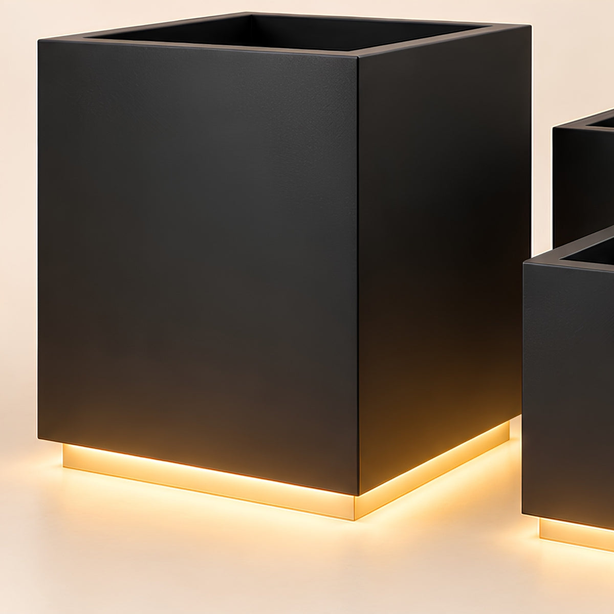 ILLUMINATED SQUARE OUTDOOR PLANTER SET