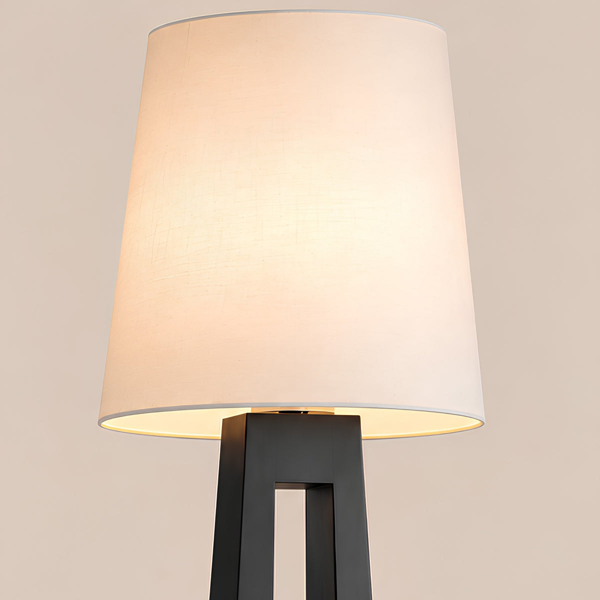 OPEN-FRAME FLOOR LAMP