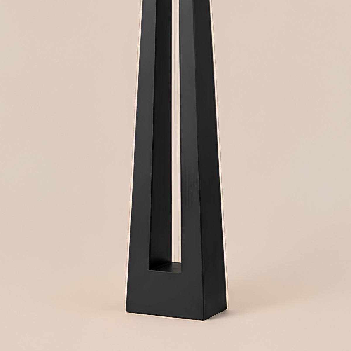 OPEN-FRAME FLOOR LAMP