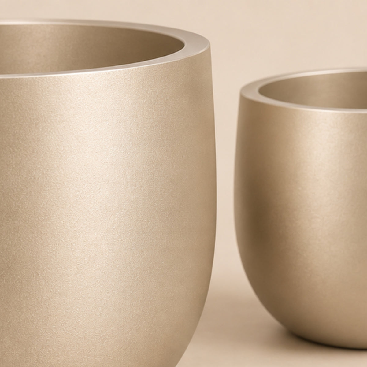 ROUNDED METAL PLANTER SET