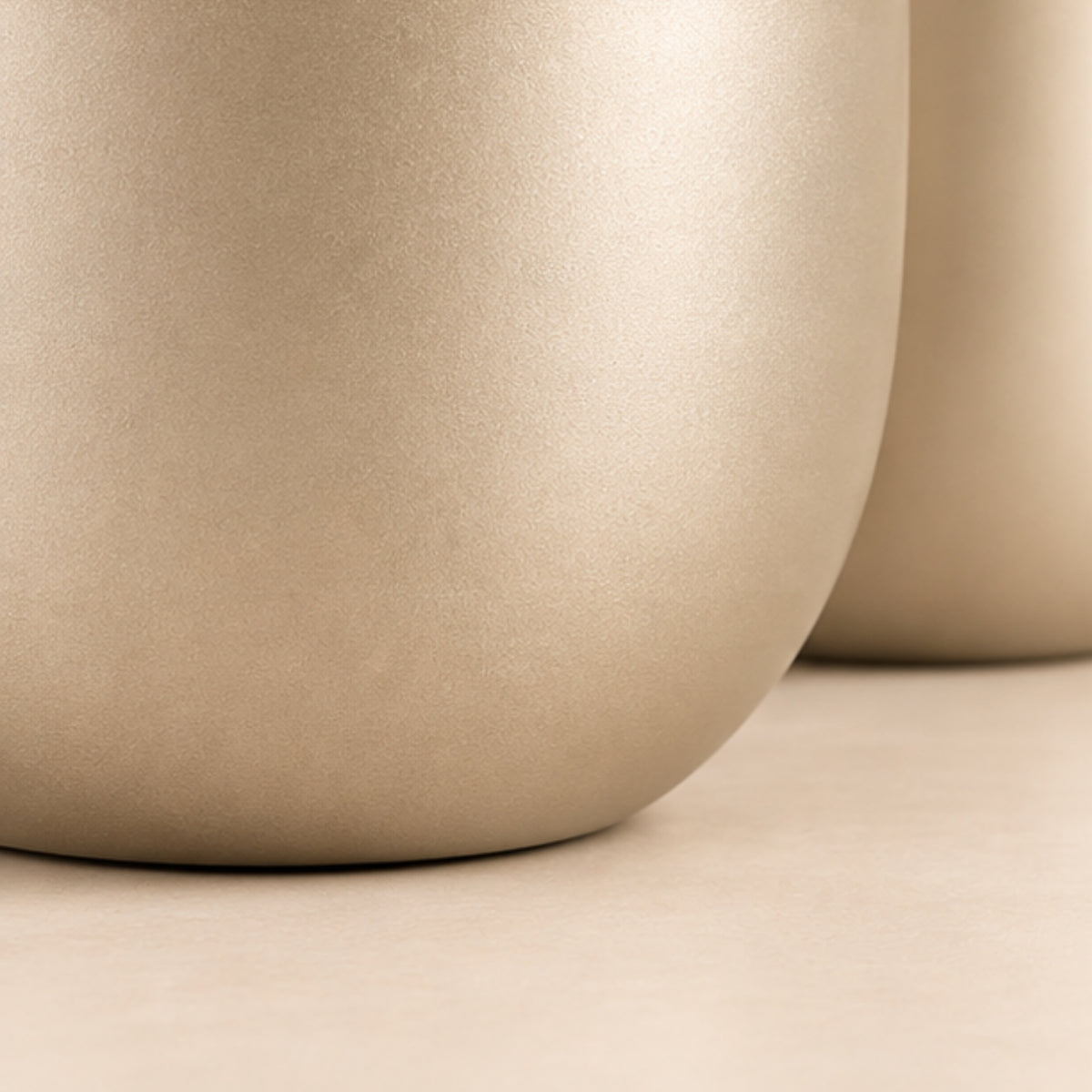 ROUNDED METAL PLANTER SET
