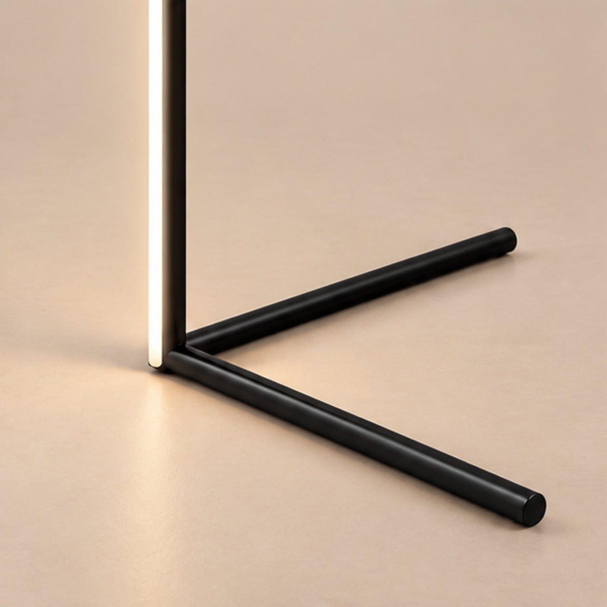 LINEAR LED FLOOR LAMP