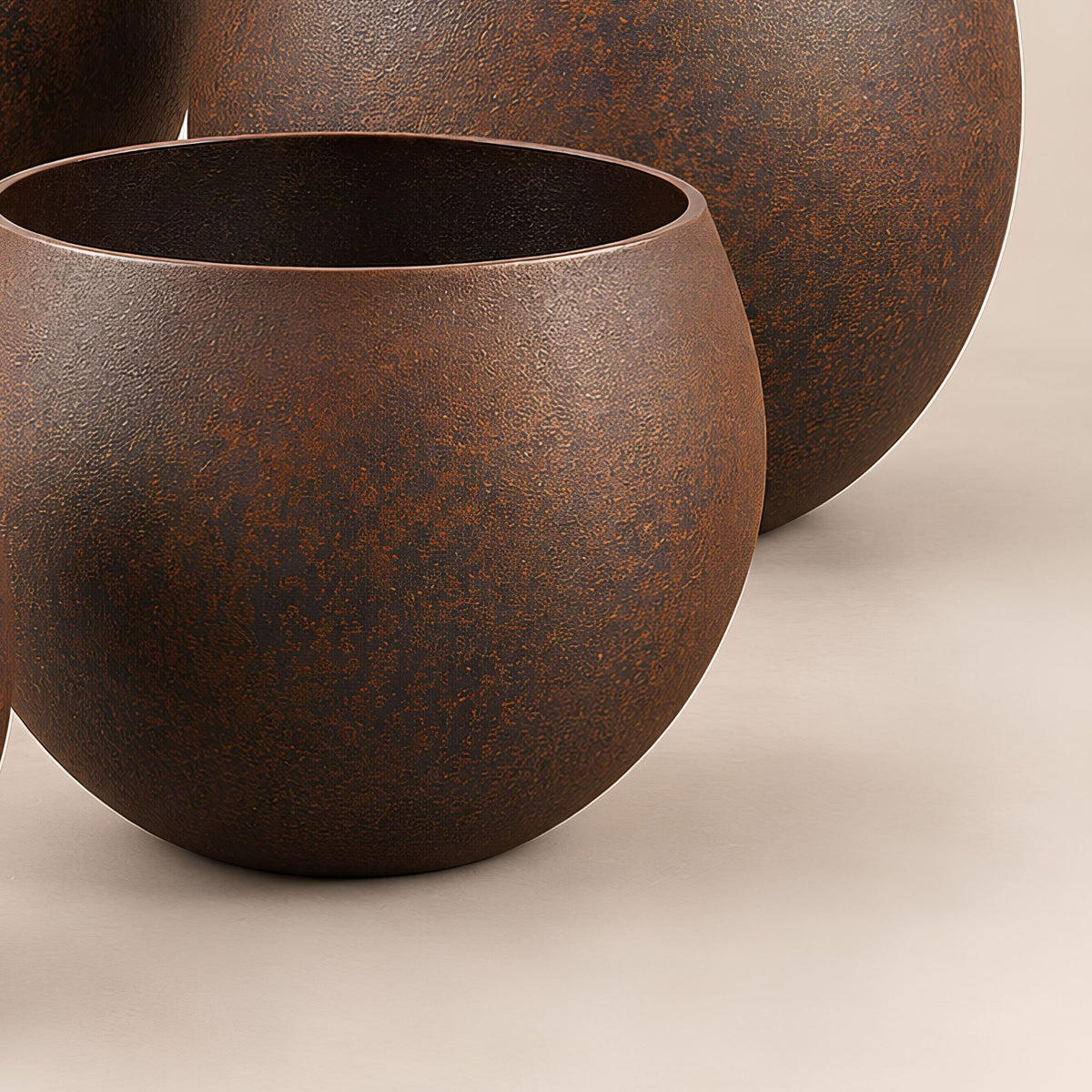 ANTIQUE RUSTIC ROUND OUTDOOR PLANTER SET