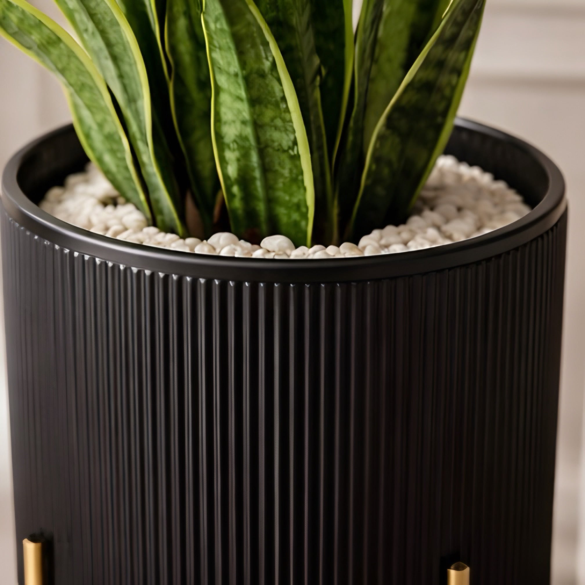 Modern Ridge Planter with Stand
