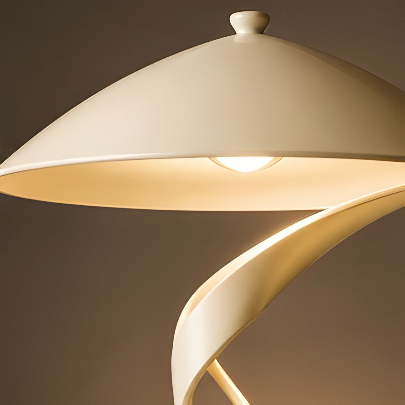 Halo Twist Lamp