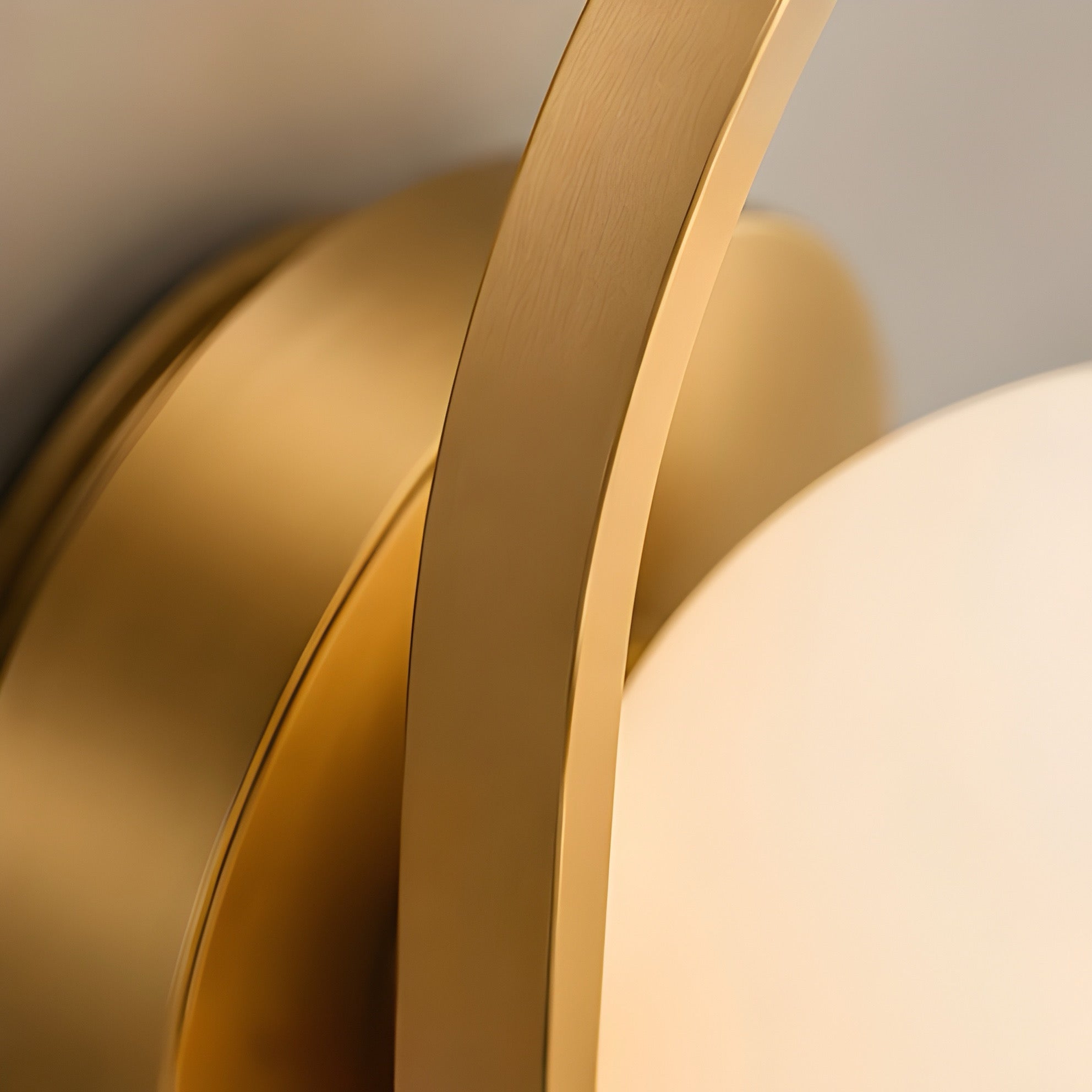 Halo Loop Wall Lamp