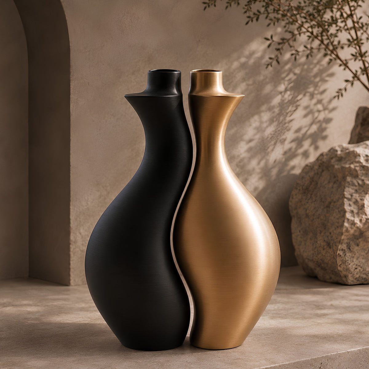 CURVED METAL VASE SET