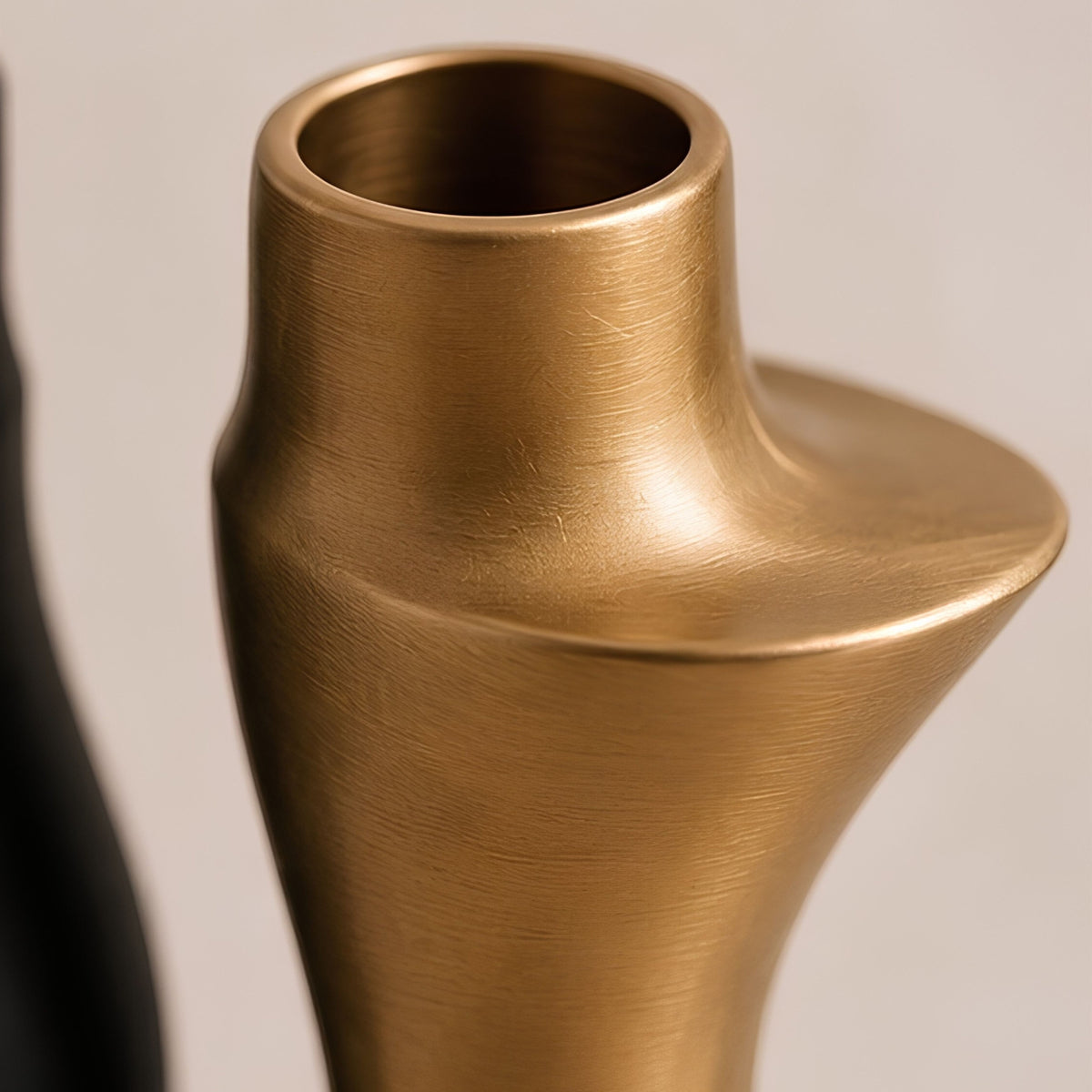 CURVED METAL VASE SET