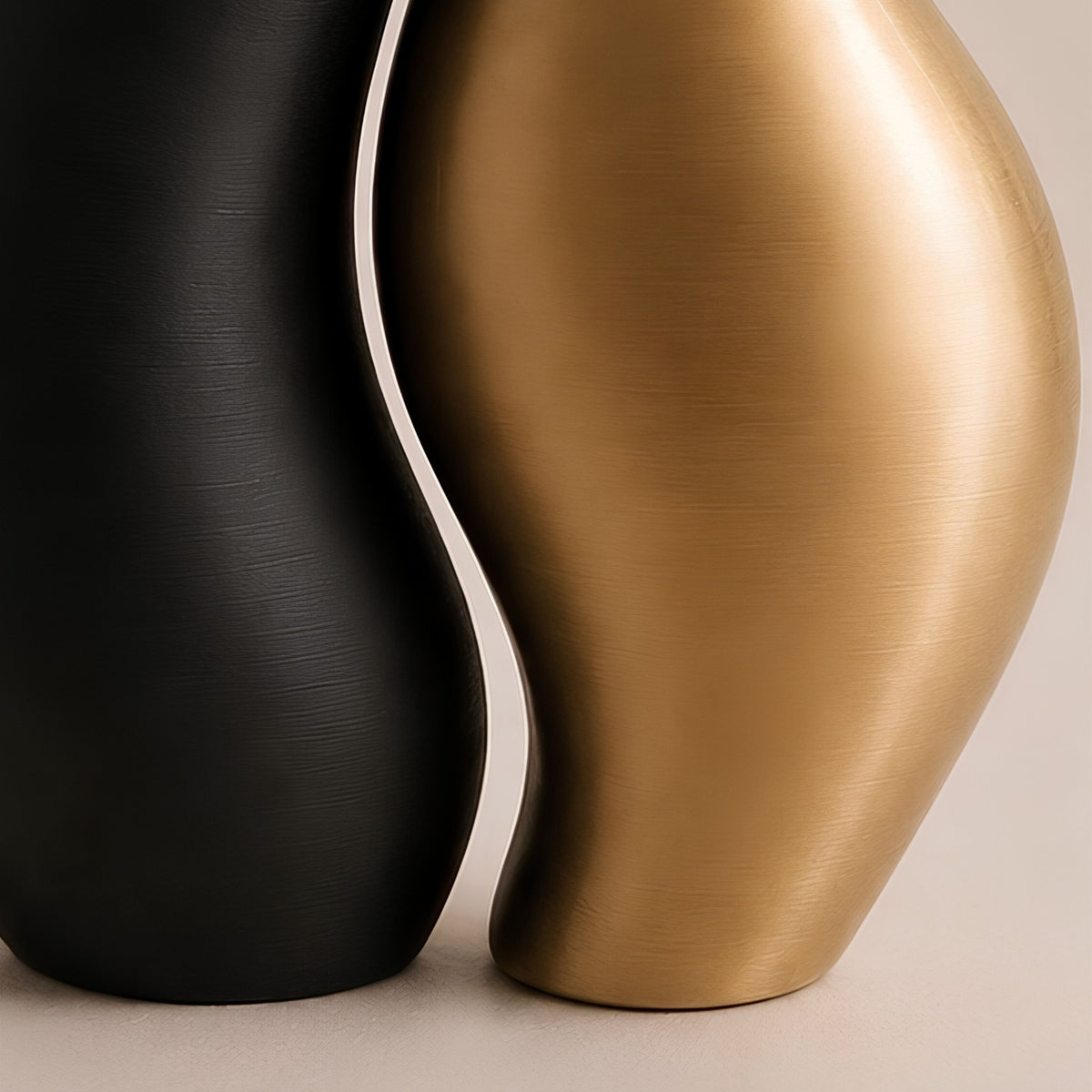 CURVED METAL VASE SET