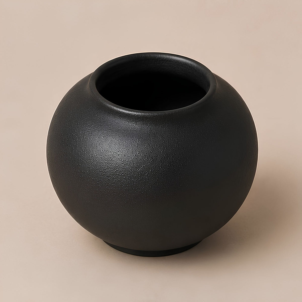 ROUND BULBOUS DECORATIVE VASE