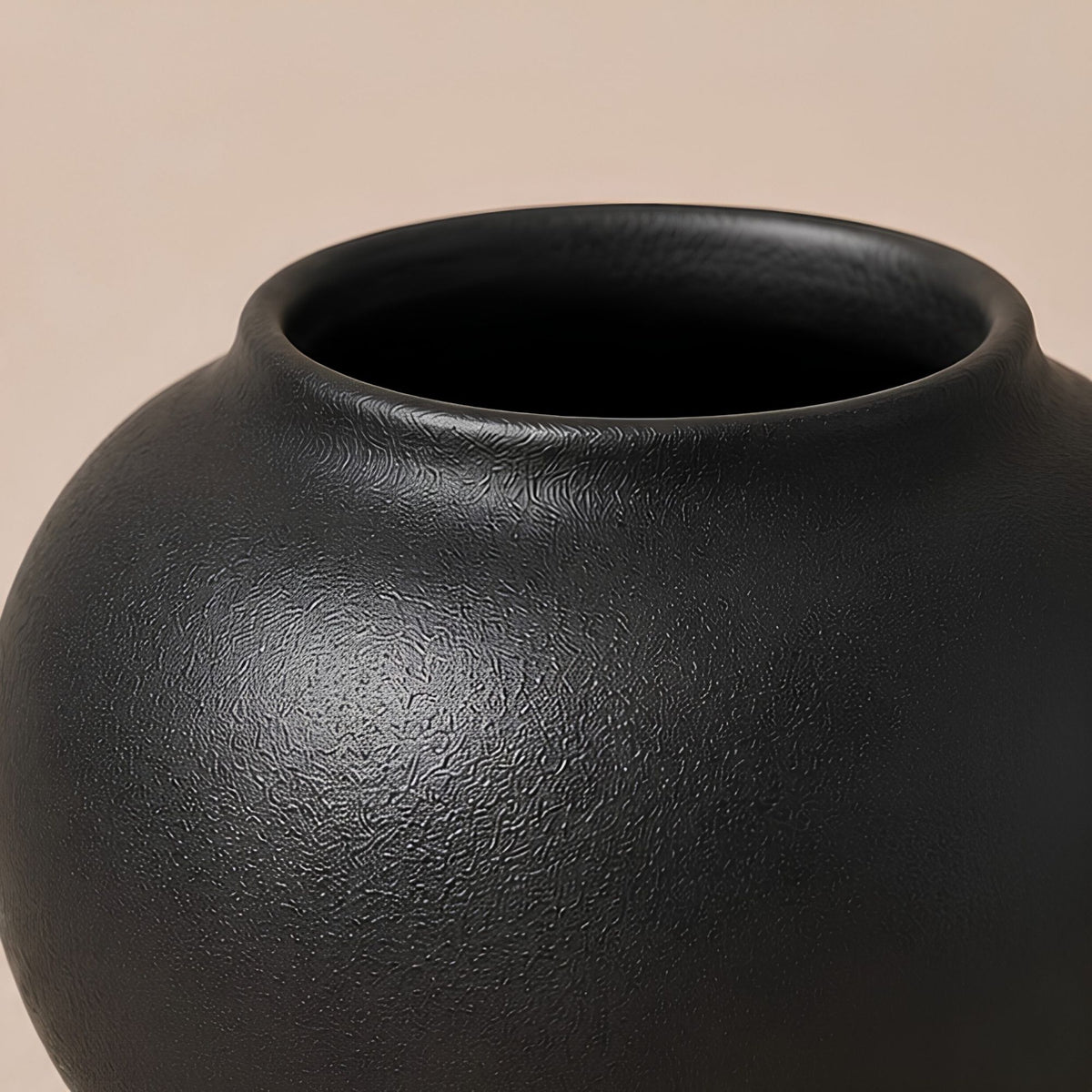 ROUND BULBOUS DECORATIVE VASE