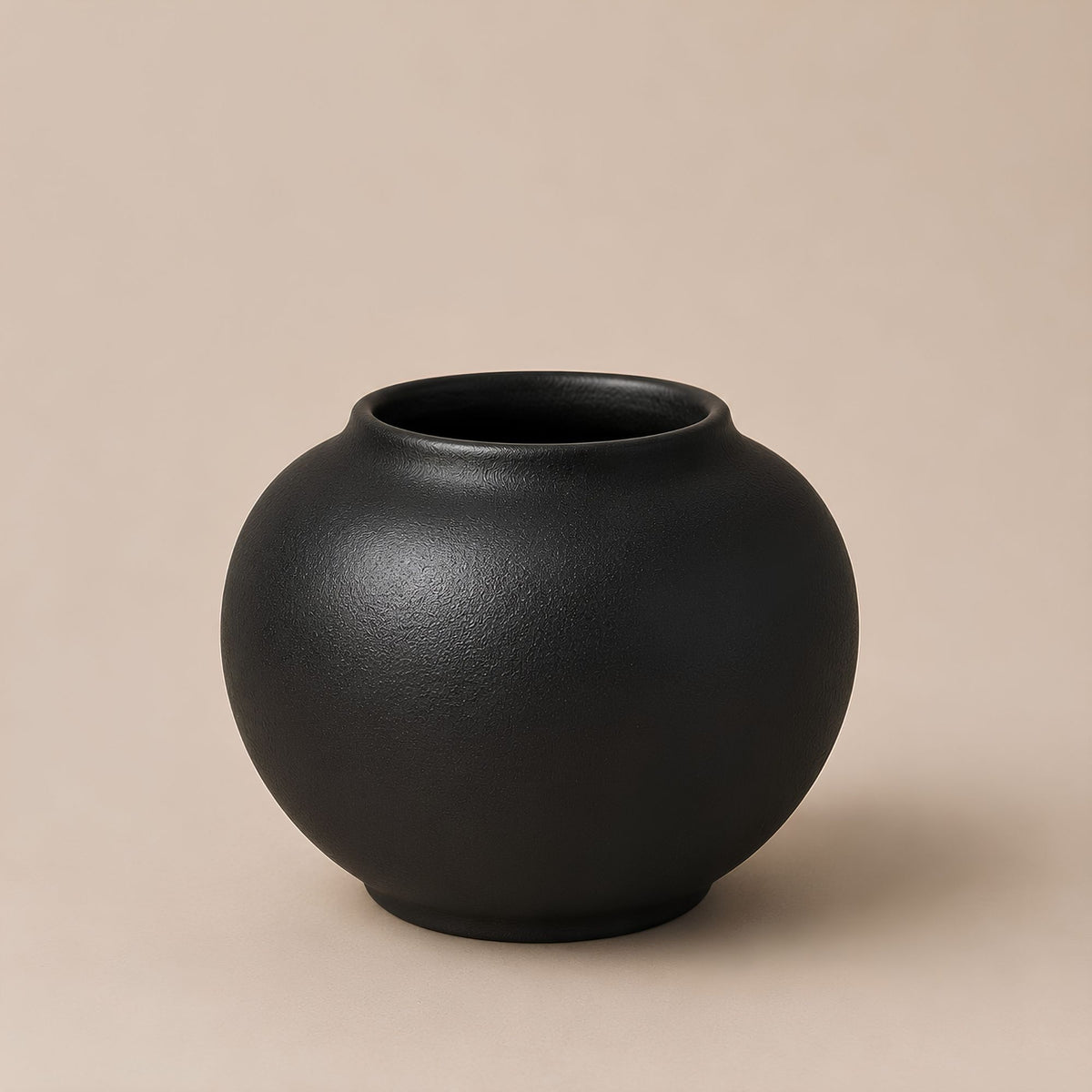 ROUND BULBOUS DECORATIVE VASE