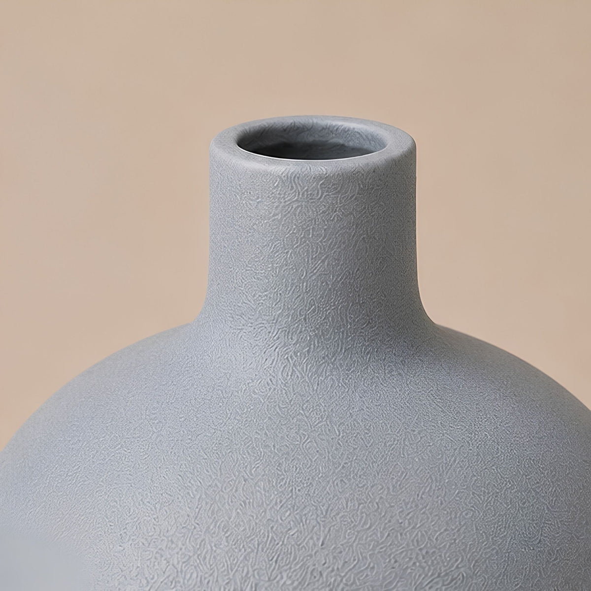 ROUND NECK DECORATIVE VASE